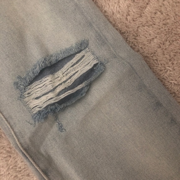 PacSun Light Wash Mom Jeans with Peekaboo Back - Picture 3 of 8
